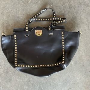 Black purse with gold
